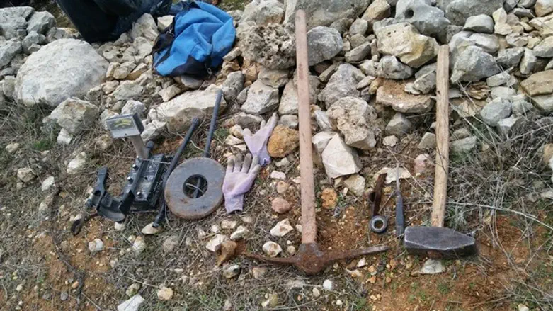 חלק מכלי העבודה שנתפסו