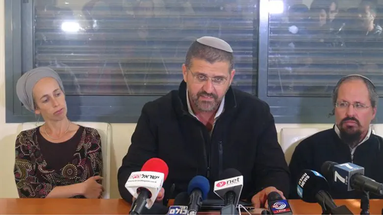 מסיבת העיתונאים בעמונה