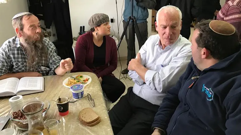 השר אריאל היום בעמונה