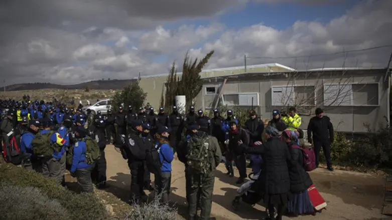 Evacuation of Amona, February 2017