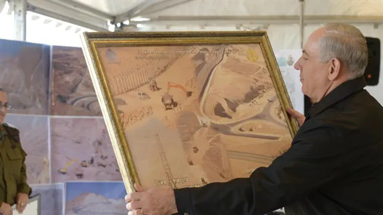 אין קשר בינה ובין סגירת השערים לפליטי השואה. נתניהו בטקס חנוכת הגדר בדרום