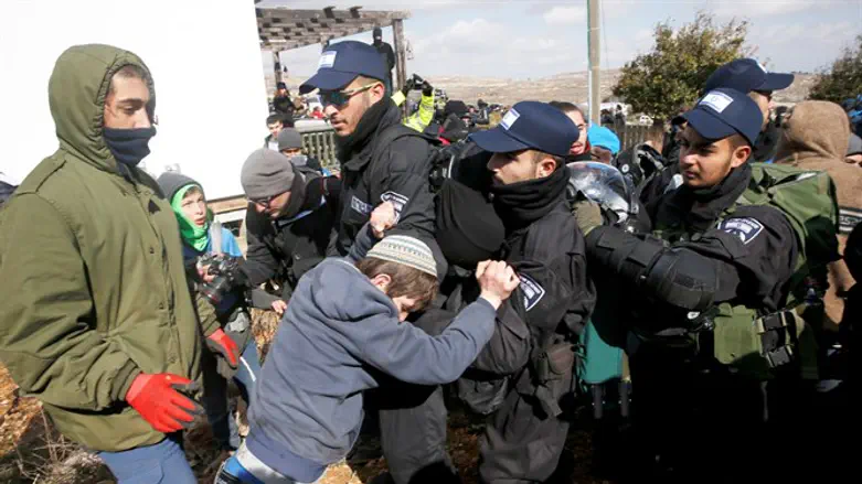 הפגיעה במתיישבים היא מטרה חשובה בפני עצמה בעיני השמאל הקיצוני.