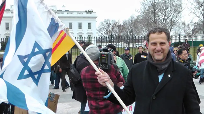 Israel flag protest against Neturei Karta
