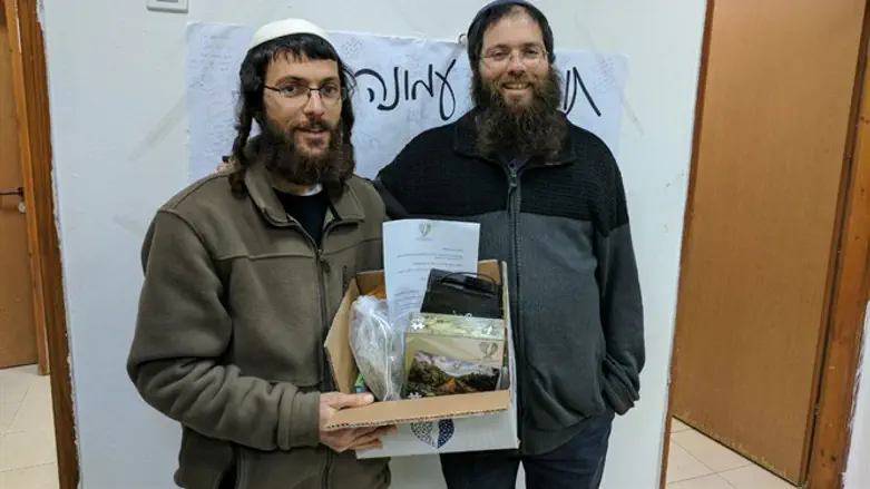 Сторонники Израиля помогают жителям Амоны