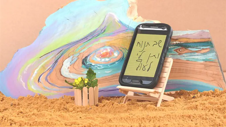 ציור וכיסא לסלולרי