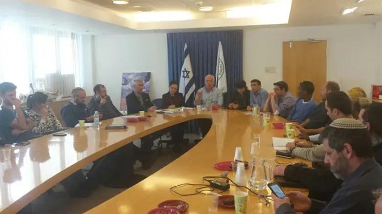 נציגי גרעינים בפגישה עם השר אריאל. ארכיון