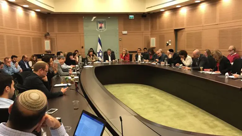 ועדת הכנסת. היום