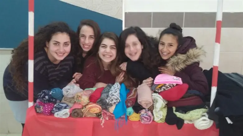 בנות אולפנת רבבה שבשומרון ביריד