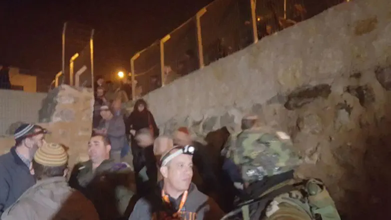 Jews visit Awarta
