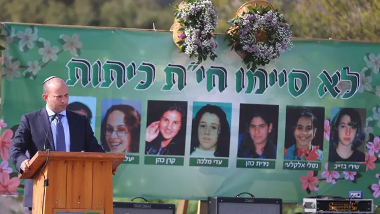 Naftali Bennett at memorial ceremony