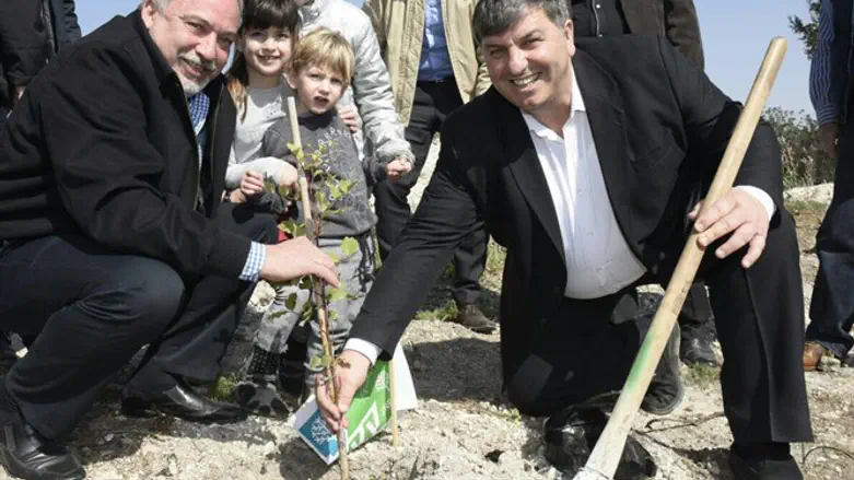 ליברמן ועטר