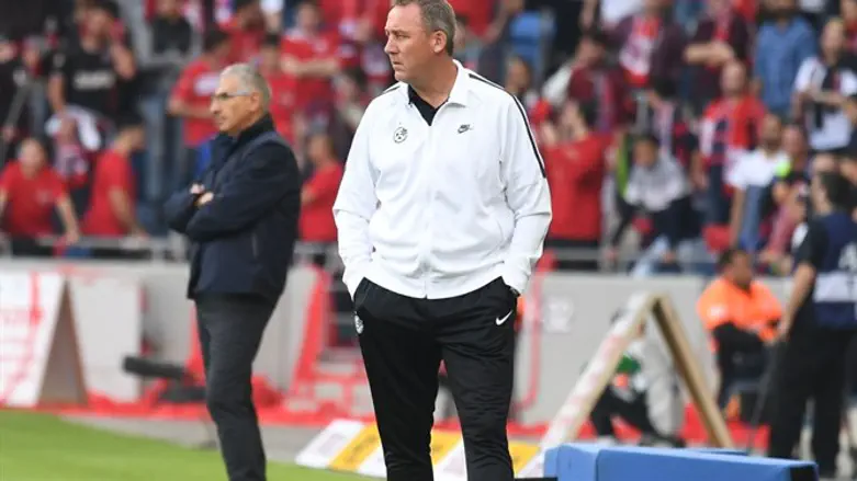 מולנסטיין הערב. לא מתפטר