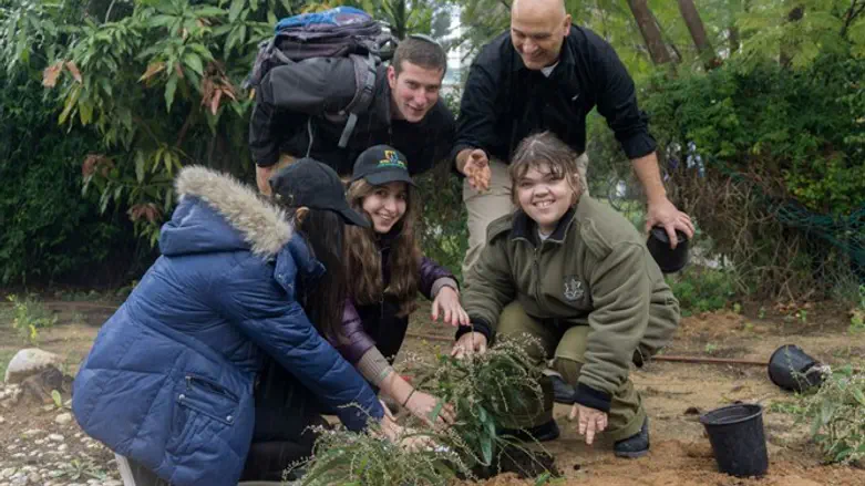 IDF soldiers with disabilities celebrate Tu Bishvat