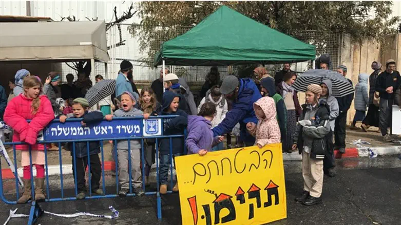 Протест жителей Амоны