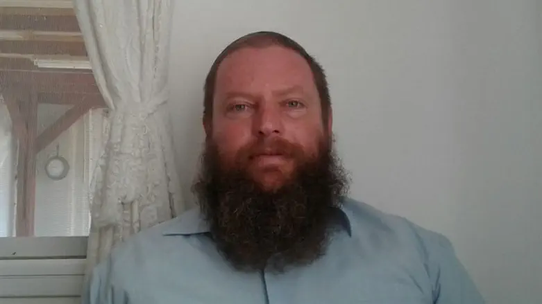 עומד מאחורי הקריאה. הרב נתן שלו