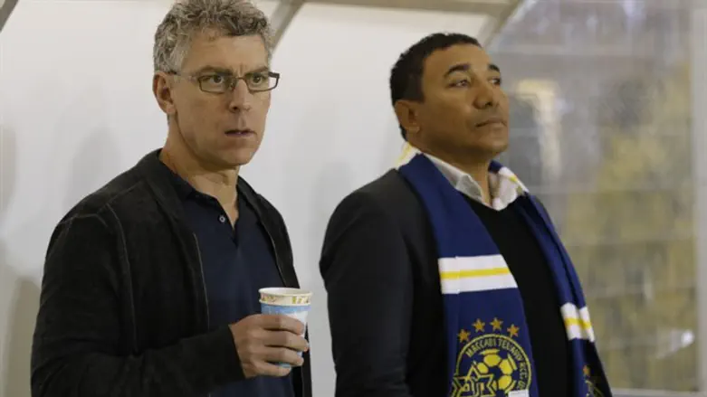 המאמן החדש, ליטו וידיגאל עם הבעלים מיץ' גולדהאר