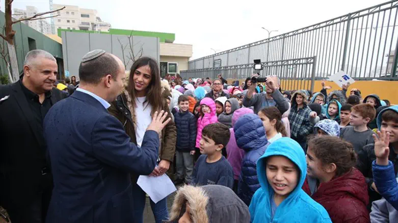 מתרגלים התמודדות עם רעידת אדמה