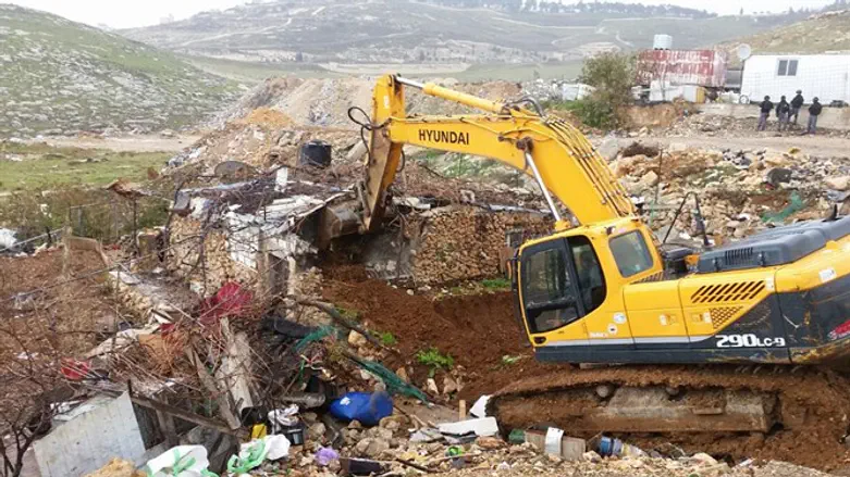 הריסת המבנה הבלתי חוקי