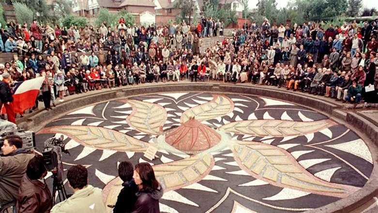 Tourists at Chile's Park of Peace