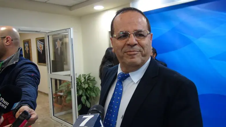 השר איוב קרא