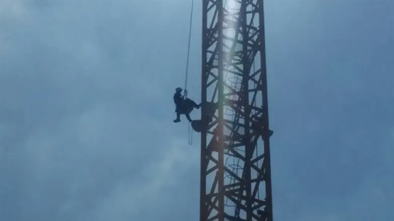 הפועל שחולץ מהעגורן