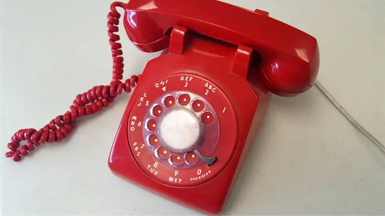 rotary telephone (illustration)