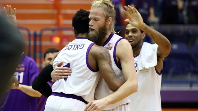 שחקני נהריה. יתרכזו בליגה