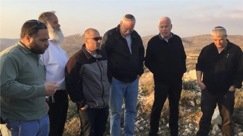 השר אריאל בסיור. היום