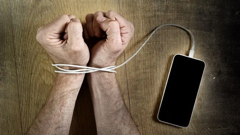 מכורים לסמארטפון