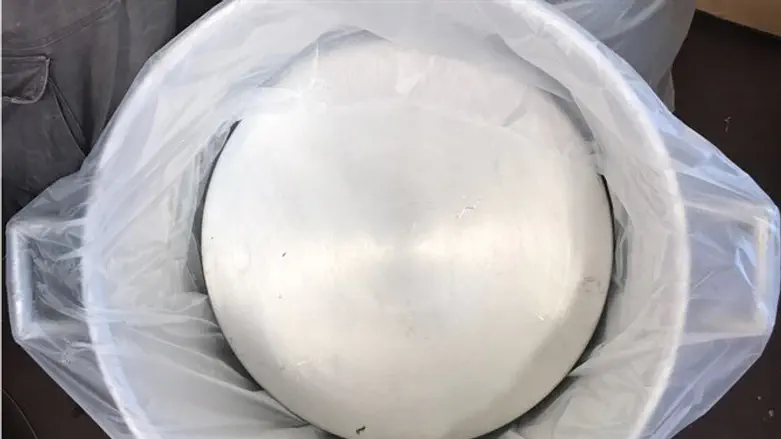 Pot with fake walls holds smuggled tobacco