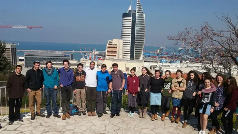 חברי נוער הבית היהודי בחיפה