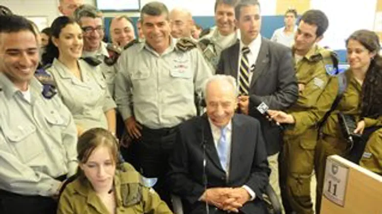 הנשיא הרמטכ"ל והמתגייסים