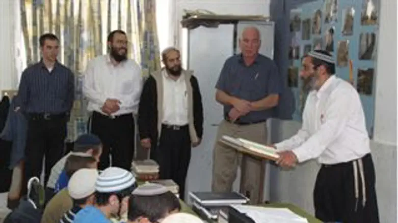 אריאל במהלך ביקורו