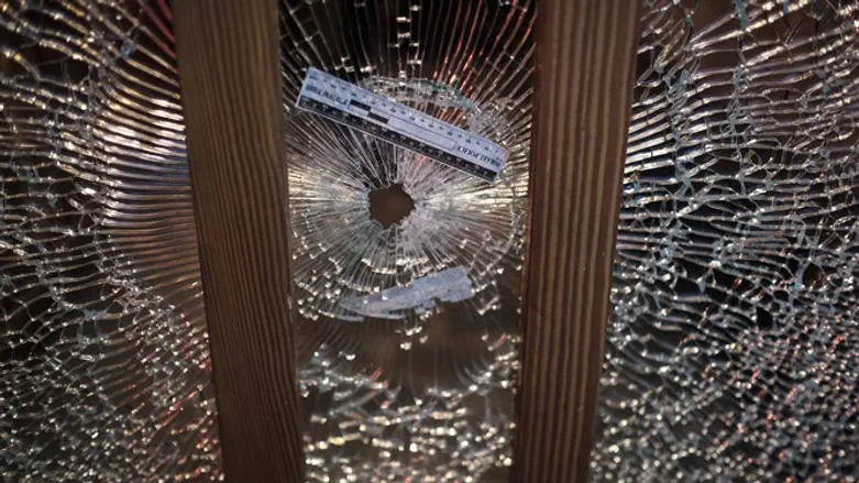 Bullet hole (Illustration)