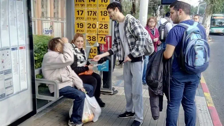 פועלים לקרב לבבות בחיפה