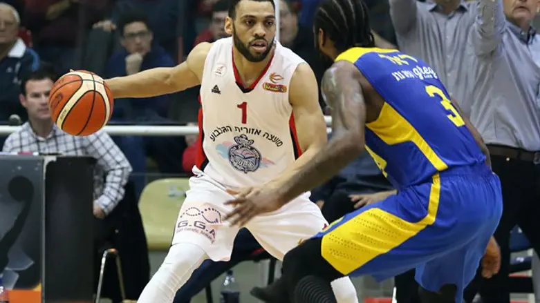 סיגרס מול ראד, הערב