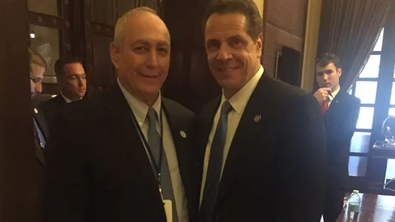 קואומו ופרס