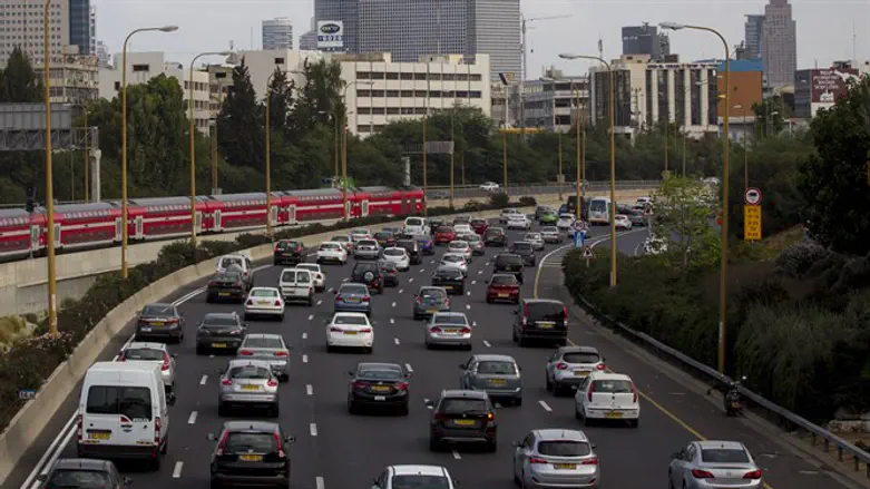 Ayalon Highway in Tel Aviv with Azrieli towers