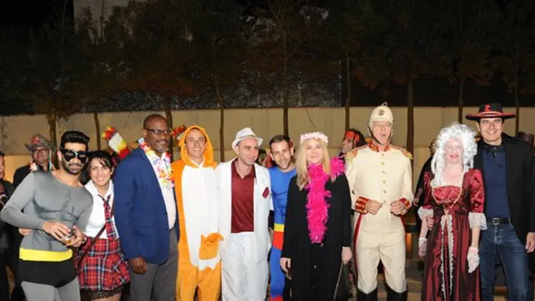 השגרירים הזרים בנשף הפורים המוקדם