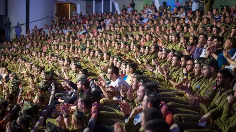 משתתפי אירוע הנח"ל החרדי, הערב