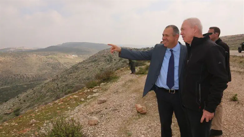אבי נעים וגלנט בבית אריה
