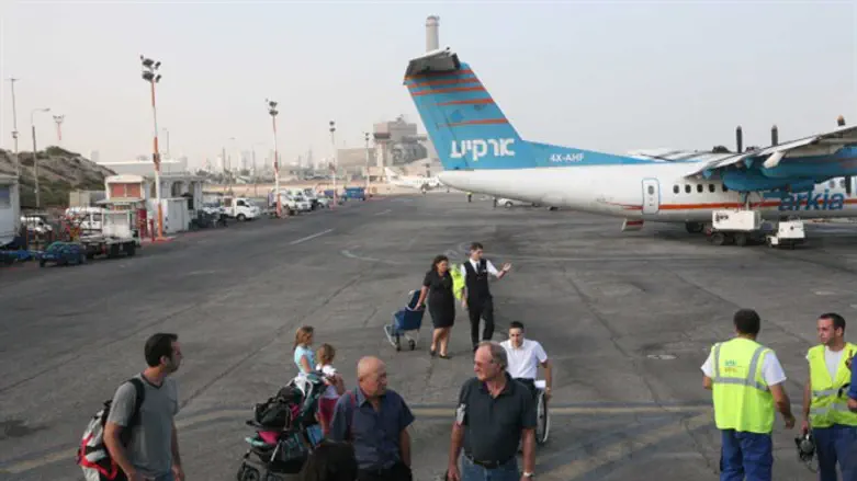 שדה דב. ארכיון