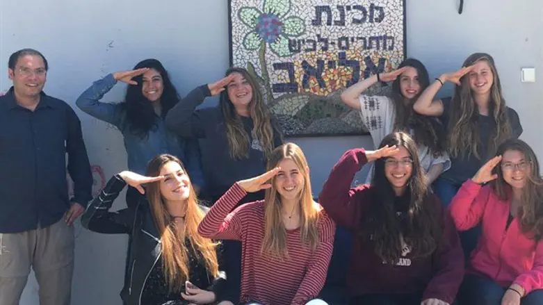 בנות המכינה