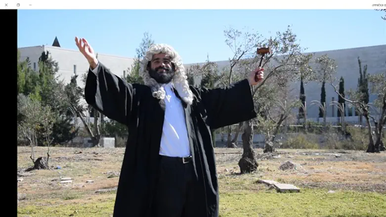 לחשוב מחדש על המציאות. מתניה גבריאלי באחד הסרטונים