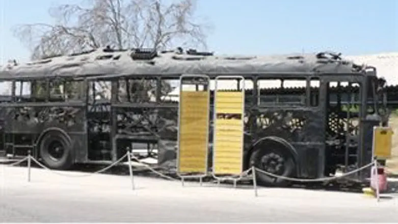 שלדת האוטובוס שנהרס בפיגוע כביש החוף 