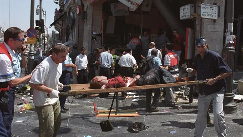 Место теракта в кафе "Сбарро"