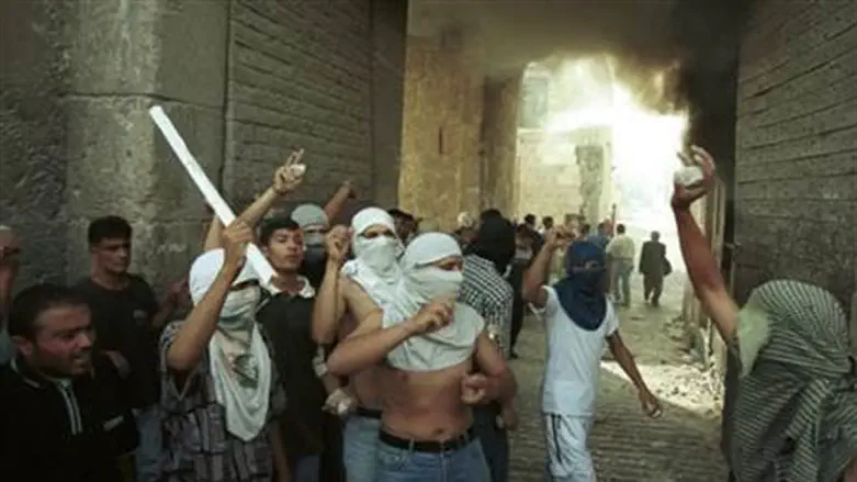 Arabs riot in the Old City