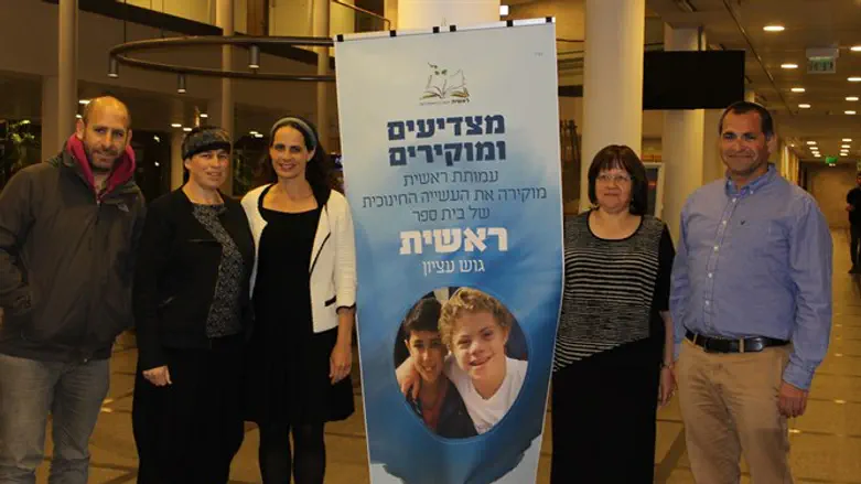 מצדיעים ומוקירים