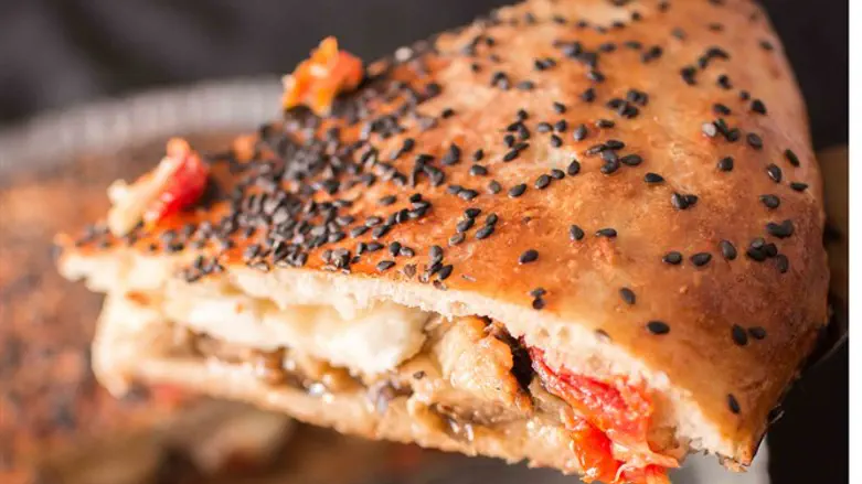 קלצונה חצילים