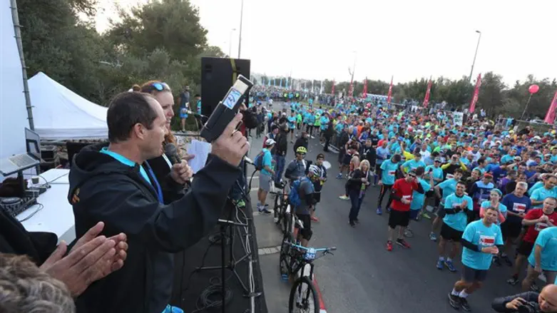 ראש העיר מזניק את המרתון